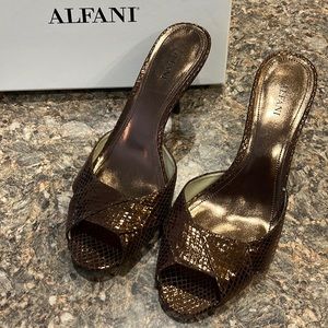 New Alfani leather bronze 3” heels